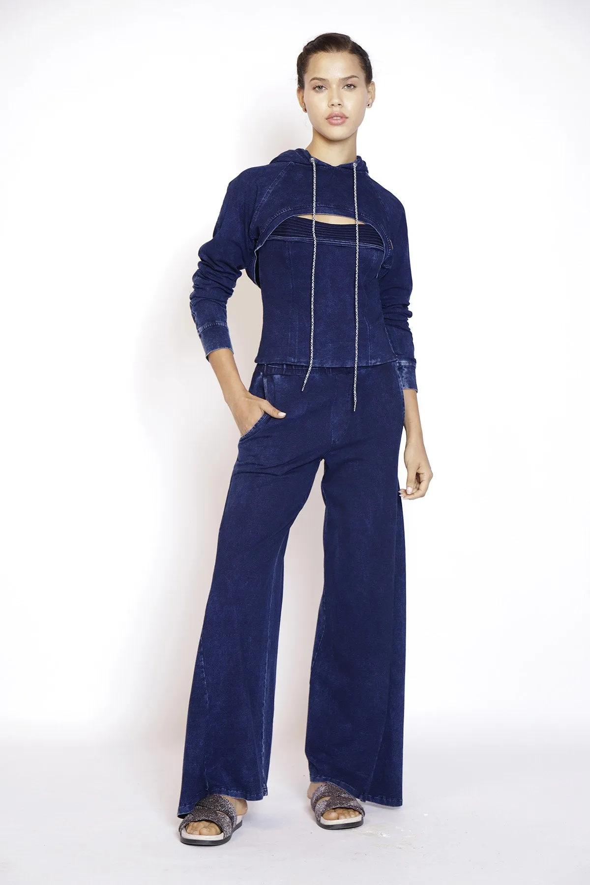 Moletom Cropped em Malha Denim com Capuz