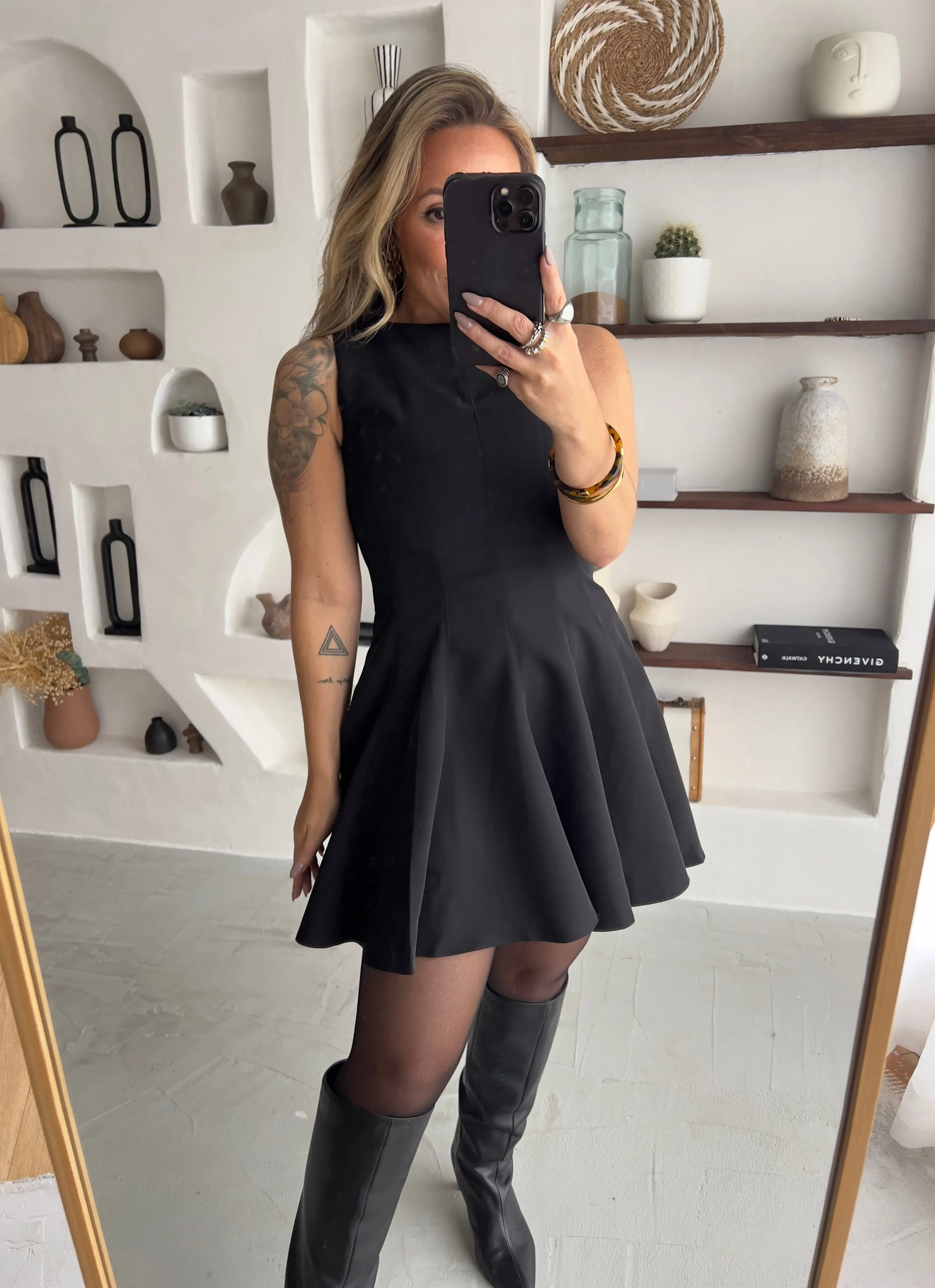 Vestido Curto Com Pregas