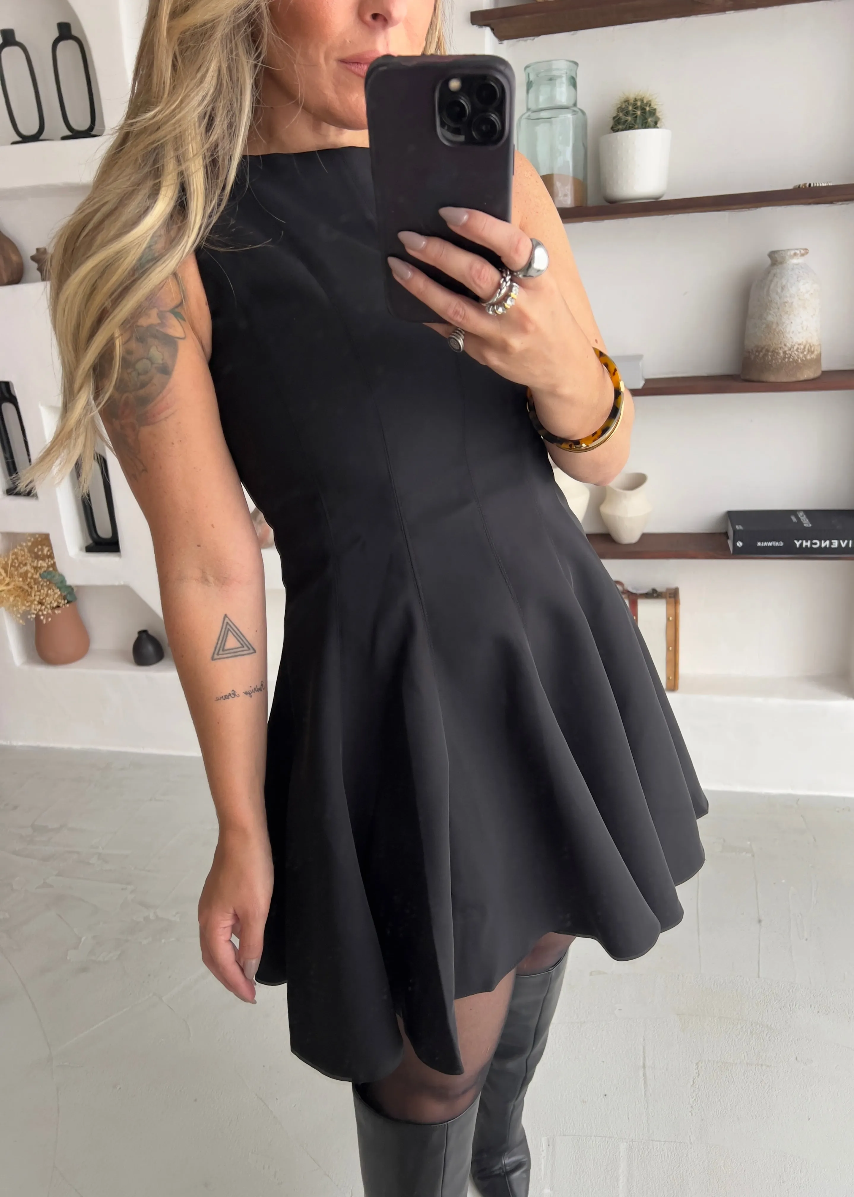 Vestido Curto Com Pregas